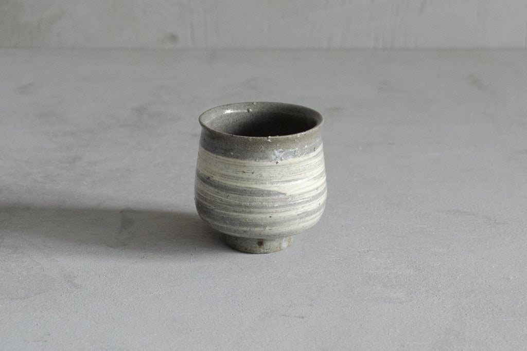 湯飲み■刷毛目 立ちぐい飲み 江戸期 えくぼ 箆目 湯呑み 糸切り高台 骨董■ 湯飲み□刷毛目 立ちぐい飲み 江戸期 えくぼ 箆目 湯呑み 糸切り高台